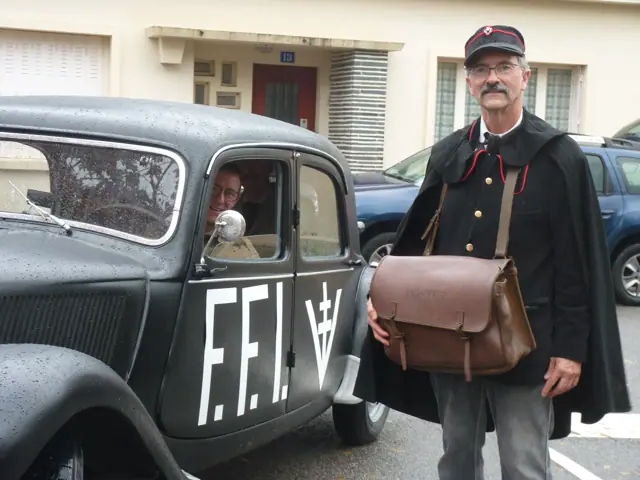 Résistant en cape et sacoche devant la traction